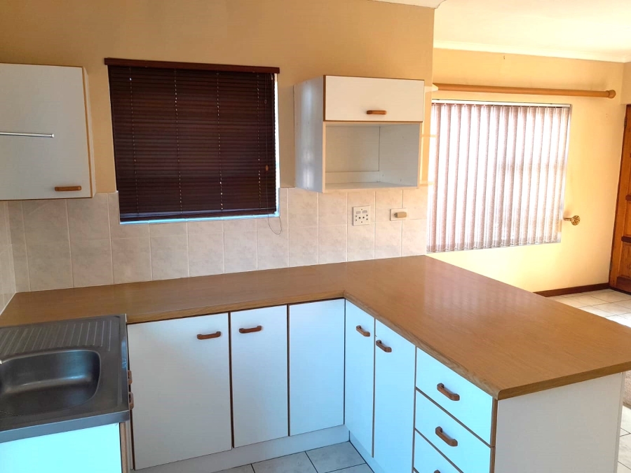 To Let 2 Bedroom Property for Rent in Strelitzia Park Eastern Cape